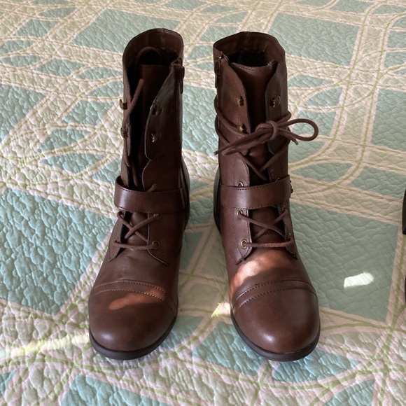 WOMEN’S SIZE 9 NWOT BOOTS - Picture 1 of 5